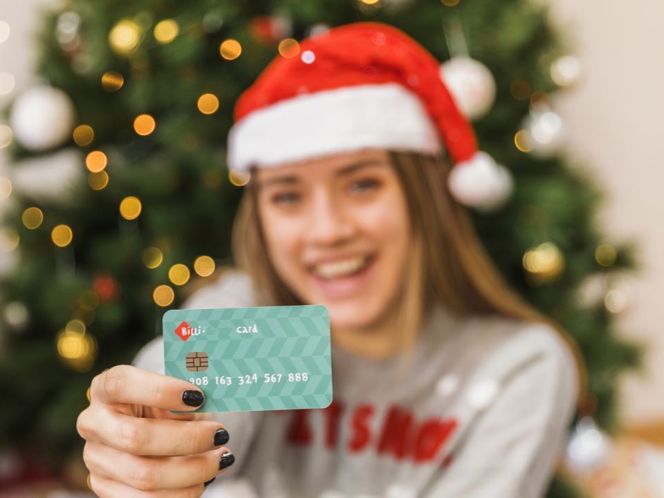 Выплату 13-й зарплаты к Новому году в России предложили сделать обязательной