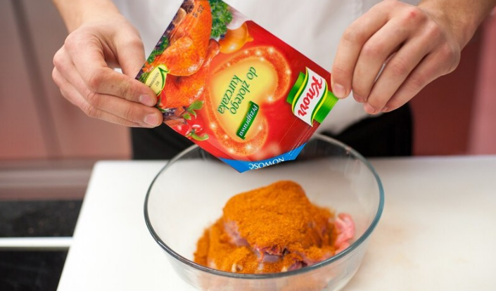 Кролик с овощами, тушенными в красном вине