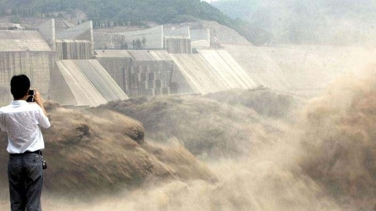 Китай защищает план строительства крупнейшей в мире плотины на реке Брахмапутра в Тибете