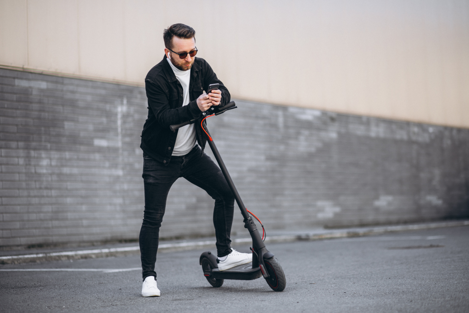 Мужчину лишили водительских прав за то, что он ехал пьяный на электросамокате