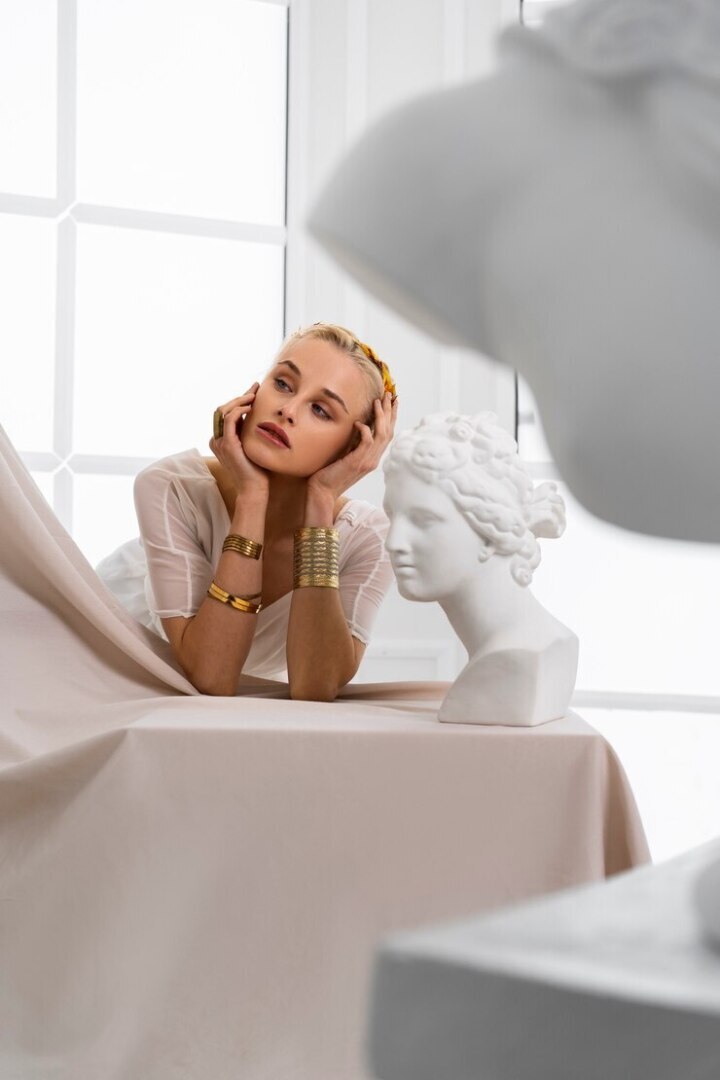 Уже третий год хочу к психологу. Результаты потрясающие. Он купил квартиру и облетел полмира ))))