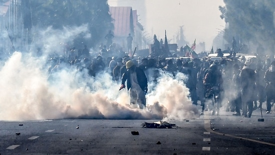 Пакистан. Столкновения. Полиция применила слезоточивый газ и дубинки против протестующих