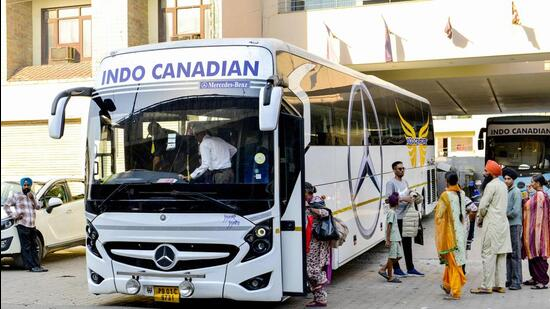 Канада прекращает прием новых заявлений на постоянное место жительства для родителей, бабушек и дедушек по направлению Family Class