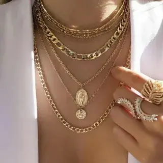 Тренды 2025 года в украшениях: яркие и необычные решения