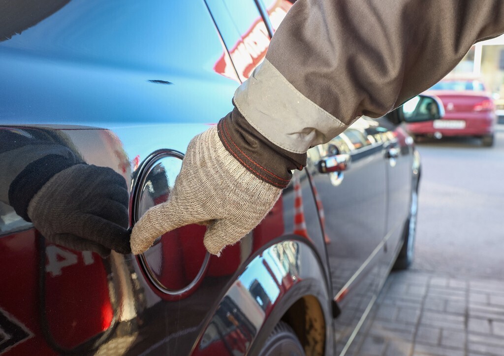 Цены на бензин в начале 2025 года: падение АИ-95 на торгах и прогнозы экспертов,а что же будет дальше ?