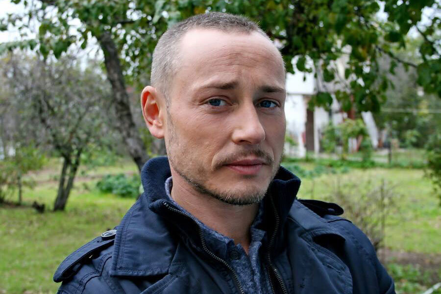 В детстве хотел стать скрипачом, а в итоге стал актером, как сложилась судьба Дмитрия Исаева