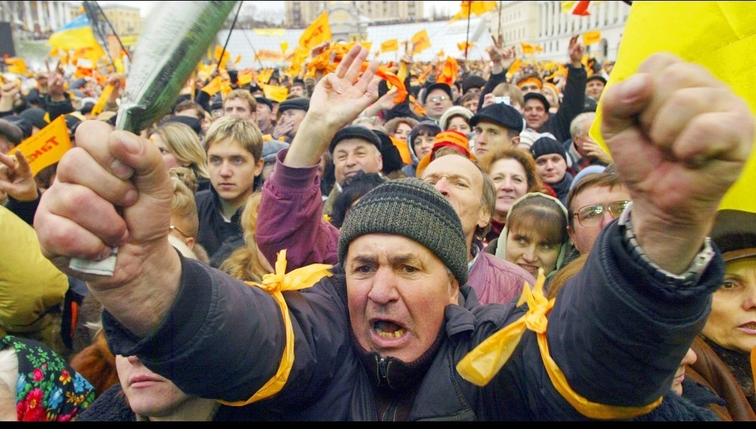 Как революции стали "оранжевыми": Украина 20 лет тому назад