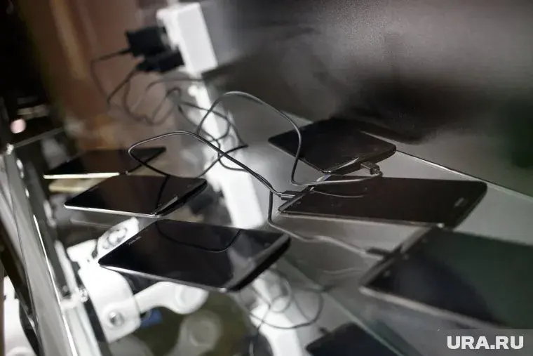 Опасность зарядки телефона ночью