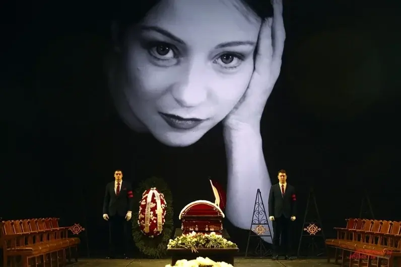 Дети Евгении Добровольской. Как складывается их судьба?