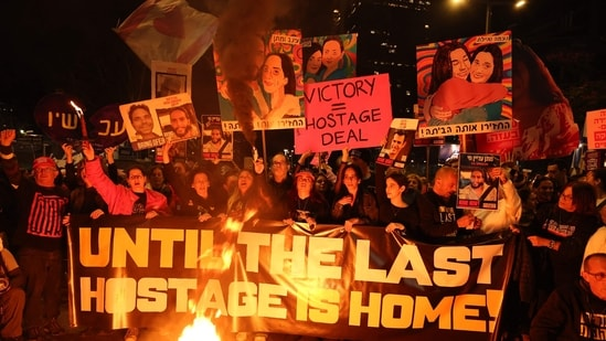 ХАМАС называет имена первых заложников, которых освободят после задержки прекращения огня более чем на 2 часа