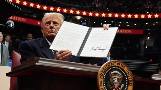 Почему указ Трампа о гражданстве по праву рождения был подан в суд