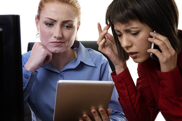 Доля тех, кто сталкивается с грубым отношением и оскорблениями в Интернете, возросла до 63%. Почему это происходит?