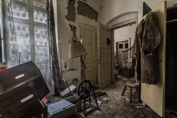 Бой «нехорошим квартирам»: в 10 раз возрастут штрафы за хлам, антисанитарию и перепланировку помещений