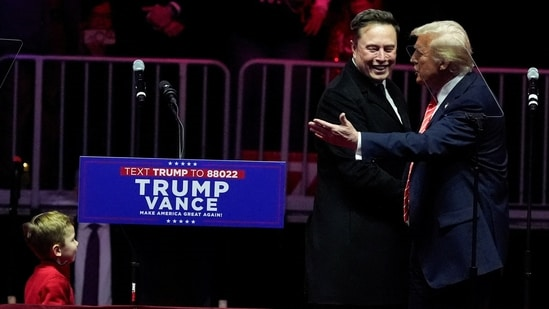 Спорный вопрос. Утверждения Маска и Трампа о том, что SpaceX заберет американских астронавтов с космической станции