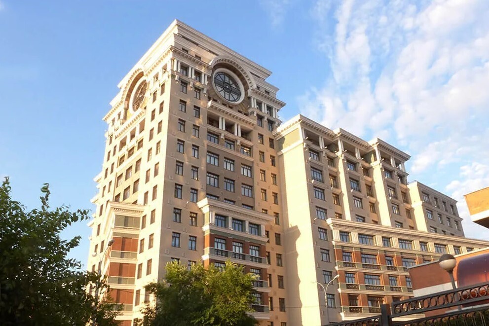 Как живёт самая дорогая содержанка в мире - москвичка Яна Орфеева