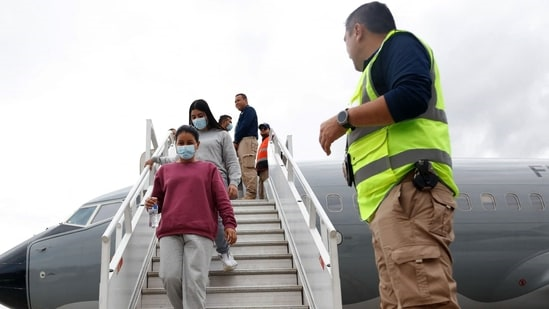 Рейсы по депортации, вероятно, обойдутся дороже, чем билеты первого класса