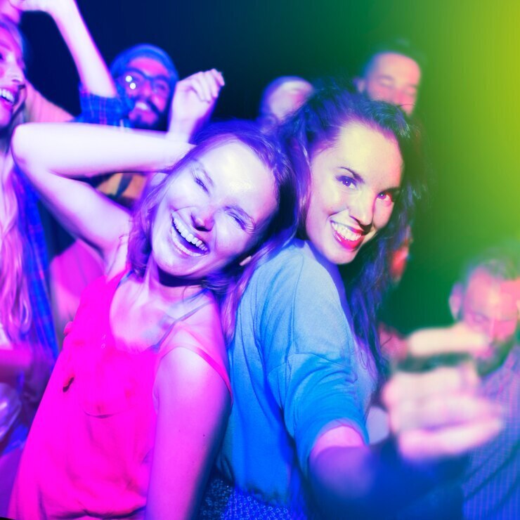 В Минпросвещения предложили сделать школьникам условия для романтических отношений