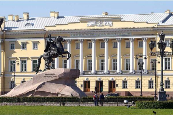 Отсутствие подписи должностного лица в протоколе об административном правонарушении не влечёт прекращение производства по делу: КС РФ