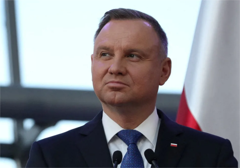 Всего-то 3 000 долларов! Президент Польши пожаловался на маленькую пенсию