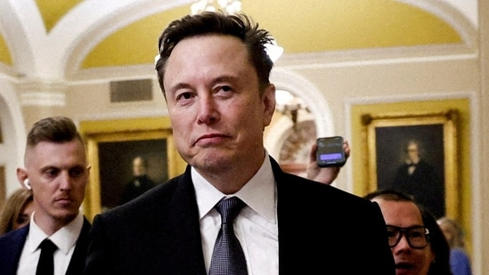 Компания Маска расторгает контракты с HHHS на сумму более 180 млн. долларов, включая контракт на сумму 170 тыс. долларов на экспозицию музея Фаучи