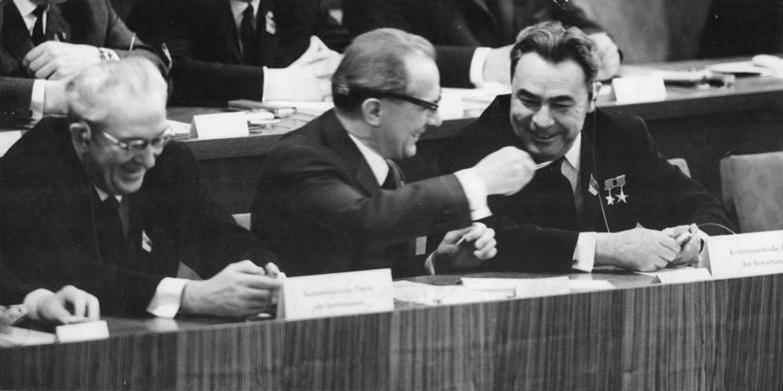 Интересное видео о смерти Юрия Андропова из далеких 1980-х годов! Это уже история!
