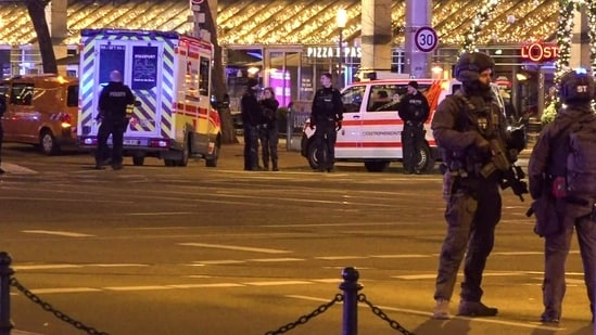 Ужас Мюнхена. Около 30 человек, включая детей, получили ранения, когда машина врезалась в толпу