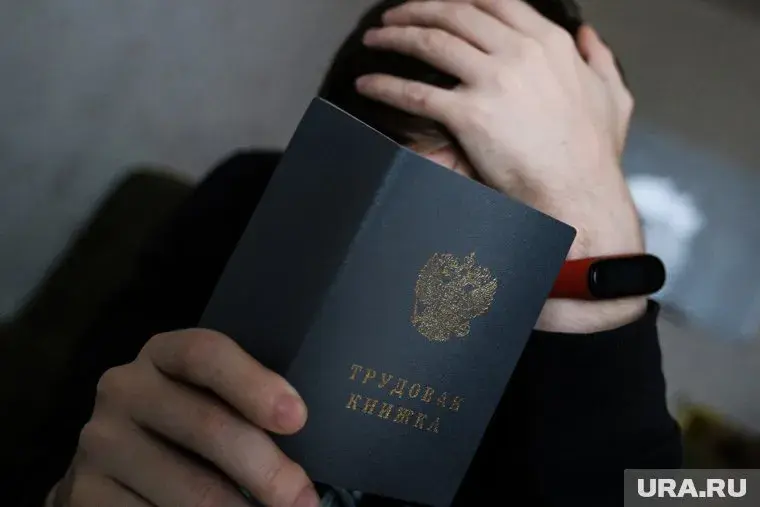 Компании начали сокращать рабочий персонал