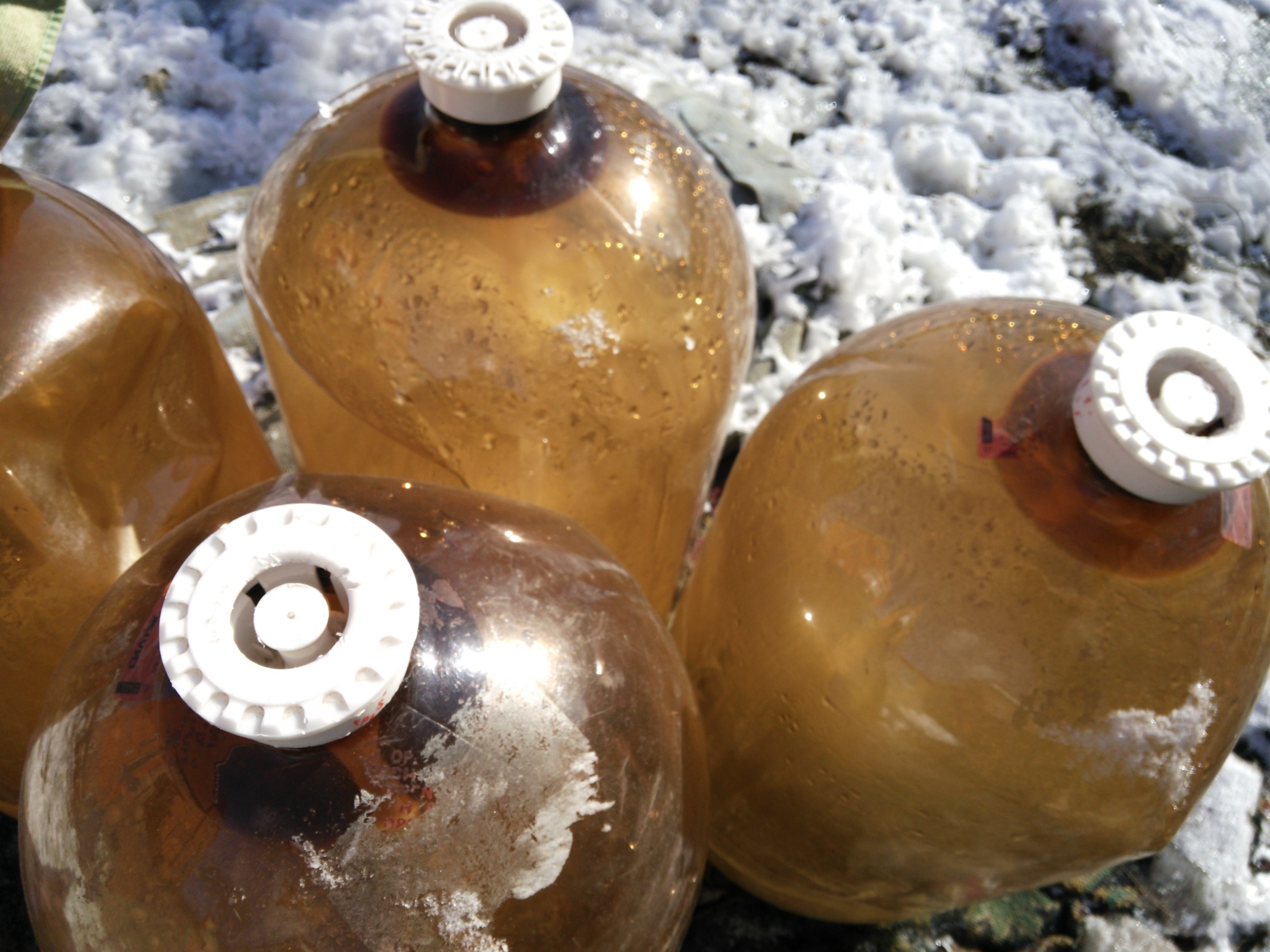 Удобно ли использовать пустые тридцатилитровые кеги или бутыли в огороде, для полива водой, а может для удобрений и прочих химикатов, в огороде....