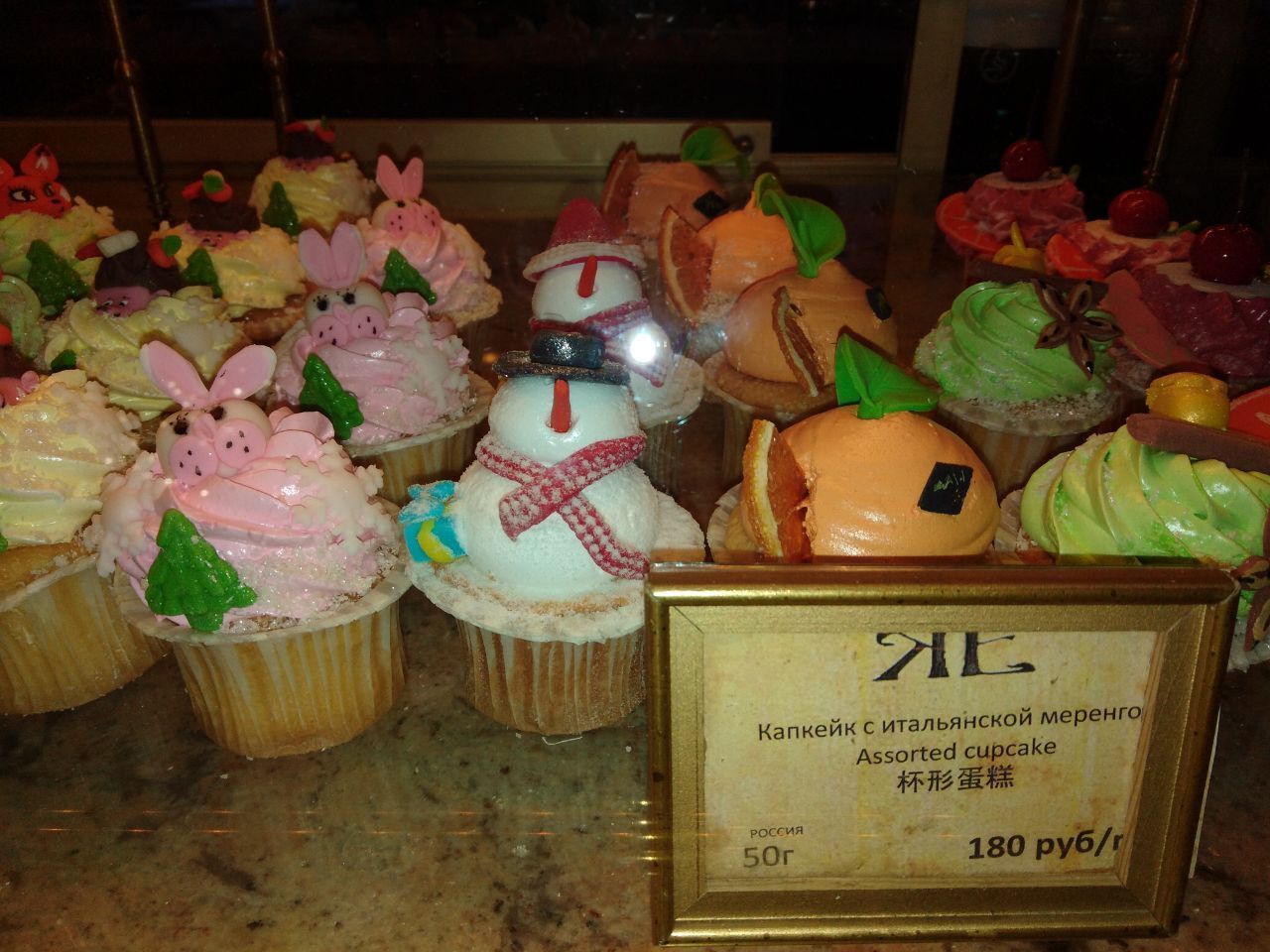 Удивительный магазин на Невском.