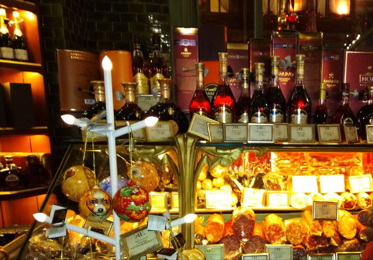 Удивительный магазин на Невском.