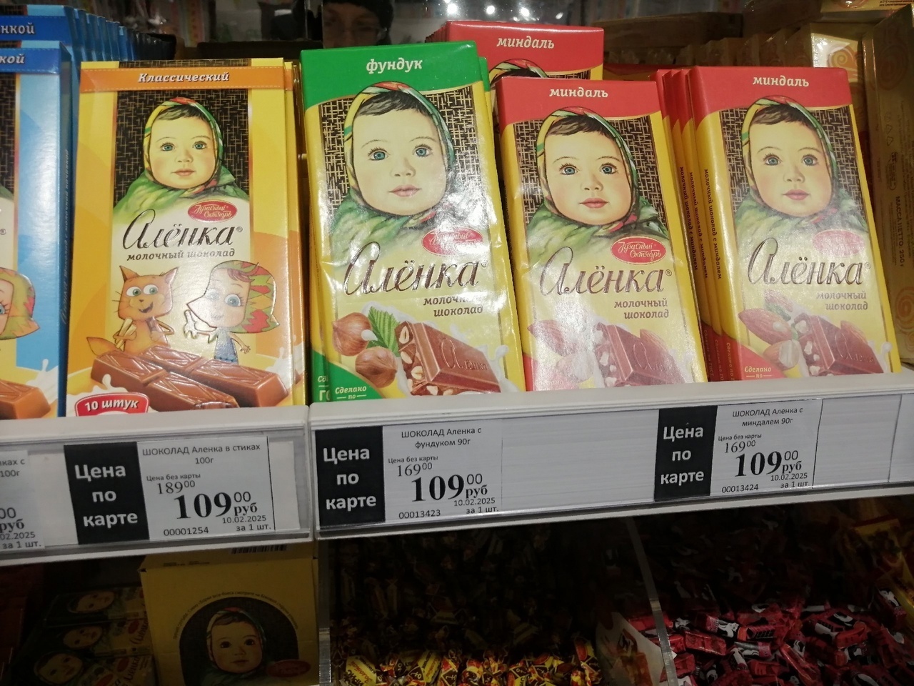 Почему цены настолько отличаются в торговой сети и в спецмагазинах?