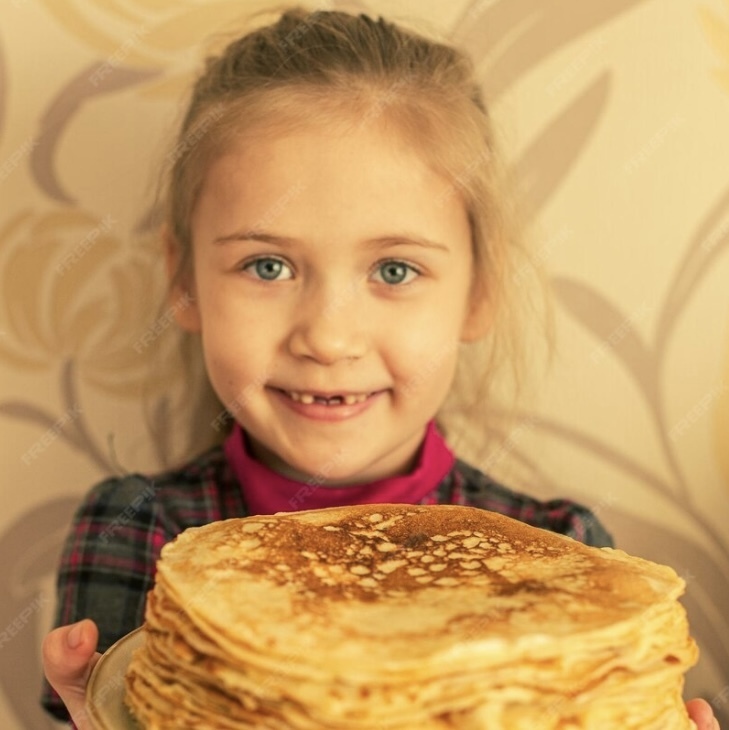 Могут «ударить» по желудку и фигуре. Врачи назвали безопасную «дозу» блинов на Масленицу