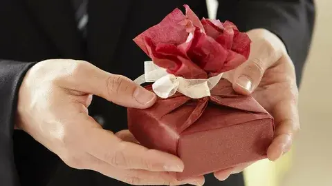 Подарок на праздник