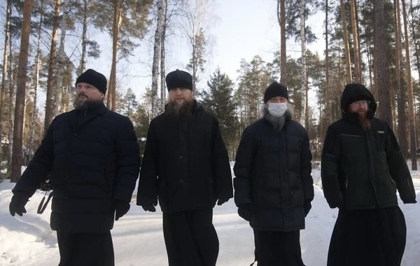 «На Бога надейся, а сам не плошай». Появилась пожарная дружина из уральских священников - БОБР