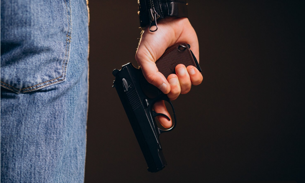 У меня есть ствол - значит очереди не для меня: Двое покупателей «ВкусВилла» угрожали расстрелять людей на кассе, если те их не пропустят вперед