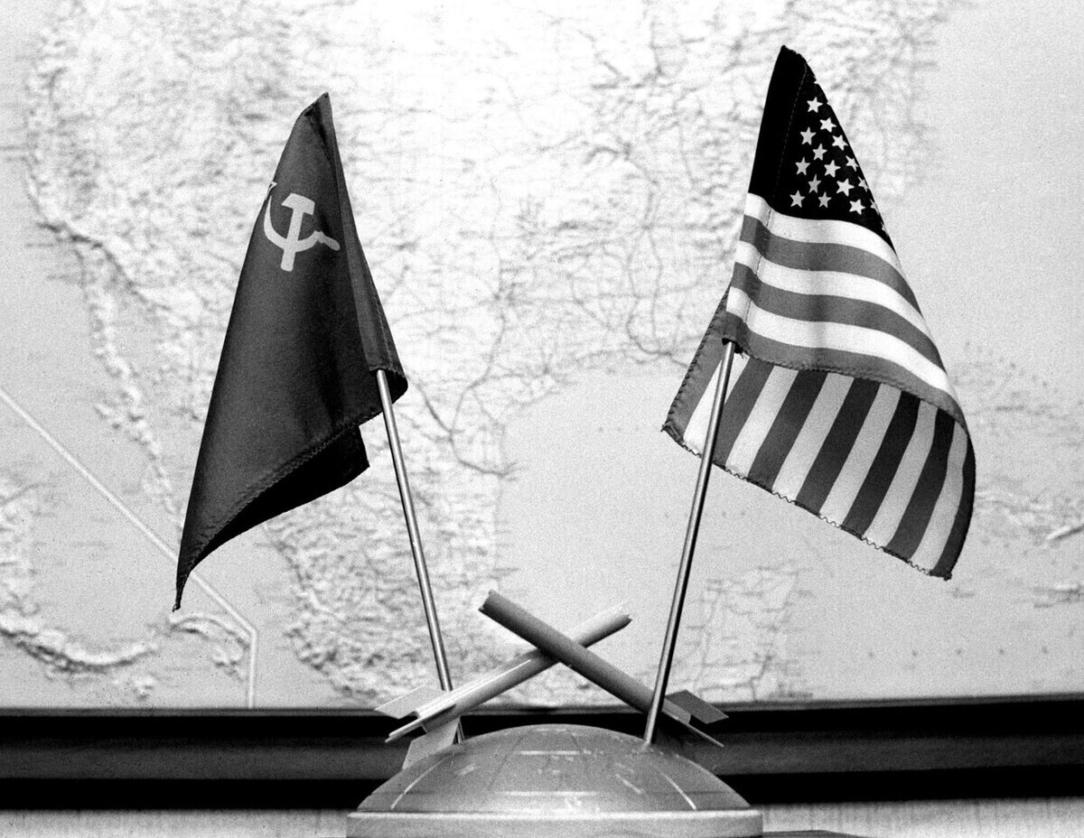 Холодная война и дипломаты в серых пиджаках: как СССР говорил с миром