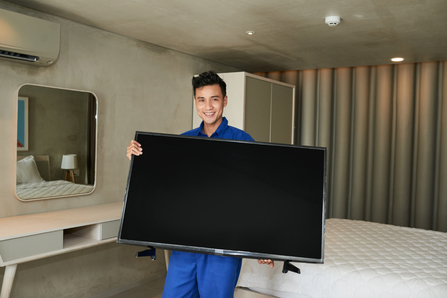 Мужчина купил на меркетплейсе телевизор за 500 рублей, но продавец отказался отдать его. И даже суды не сразу решили, кто прав