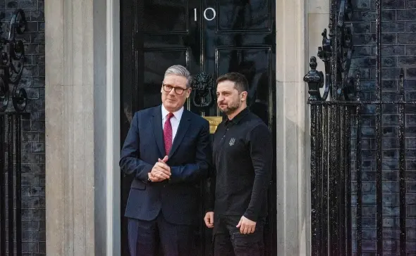 Британия отправляет Зеленского на поклон в США, а вдруг Трамп простит и помилует