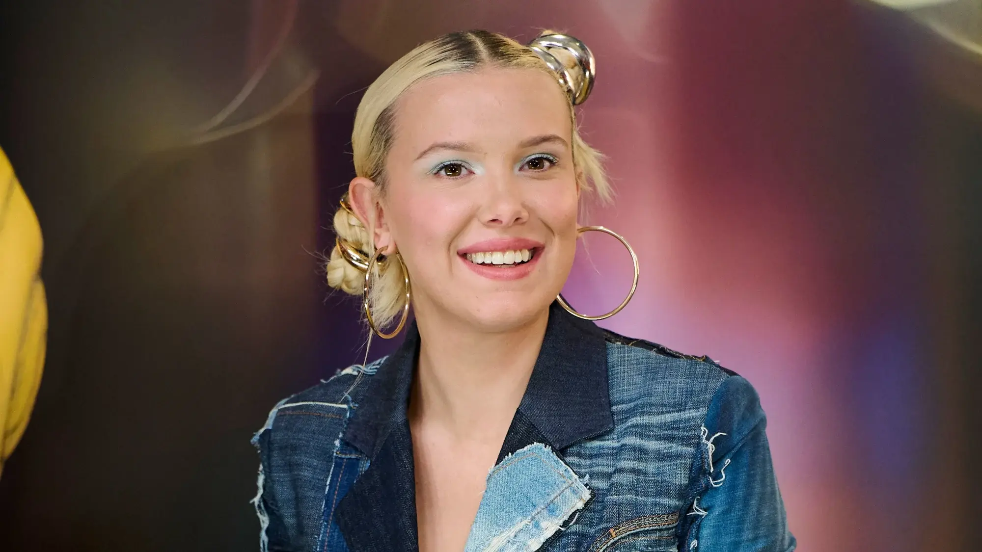 Образ недели: скрытый смысл в светлых волосах Милли Бобби Браун