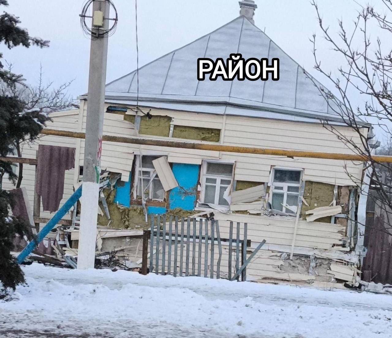 Белгородские полицейские на «Гелендвагене» врезались в дом пенсионера и чуть его не задавили