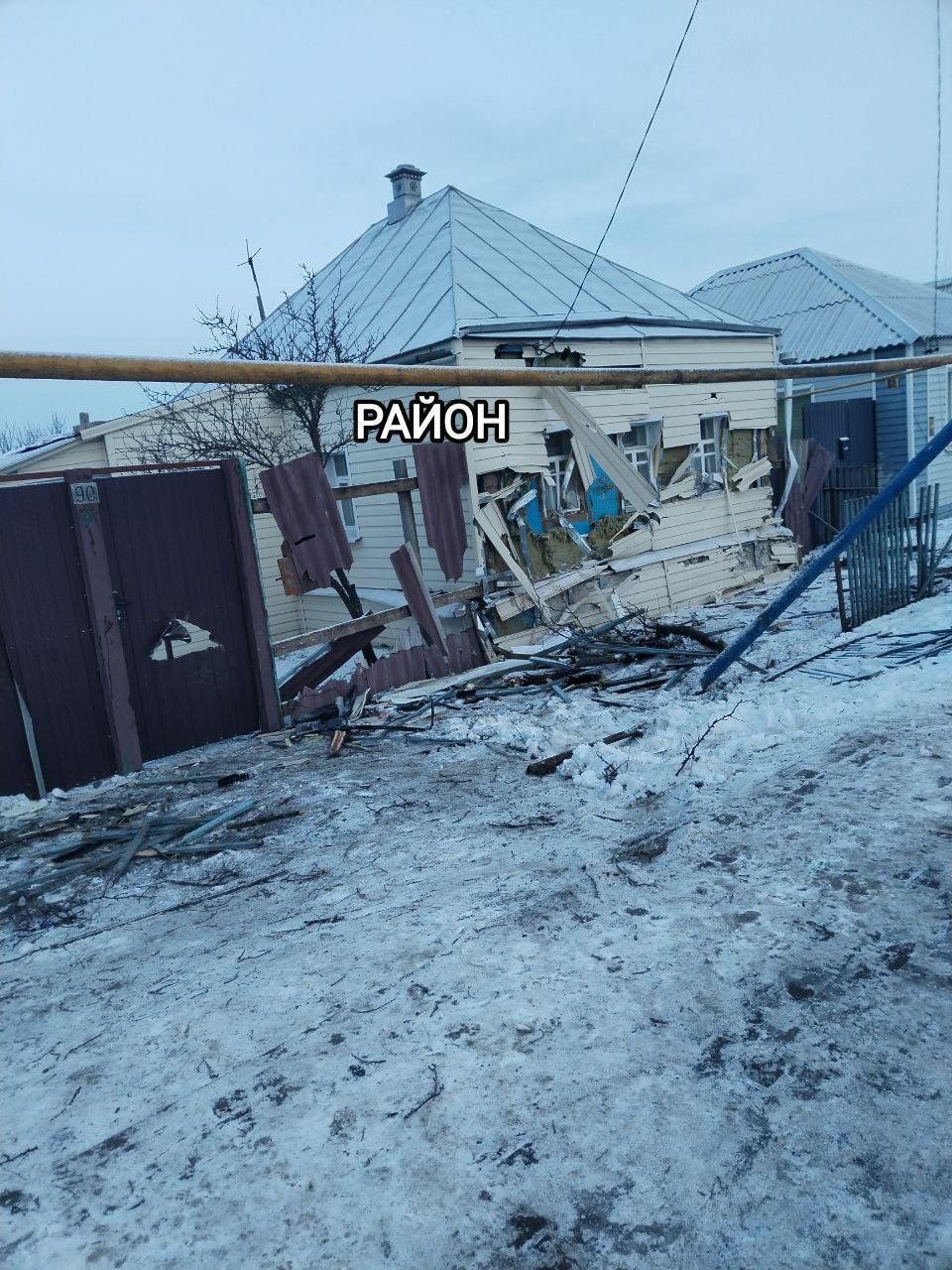 Белгородские полицейские на «Гелендвагене» врезались в дом пенсионера и чуть его не задавили