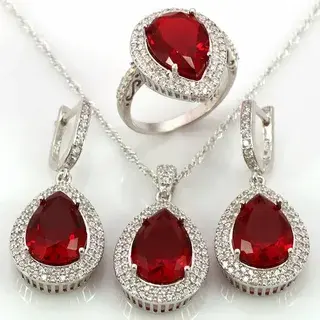 Почему рубины красные, а изумруды зеленые: тайны цвета драгоценных камней