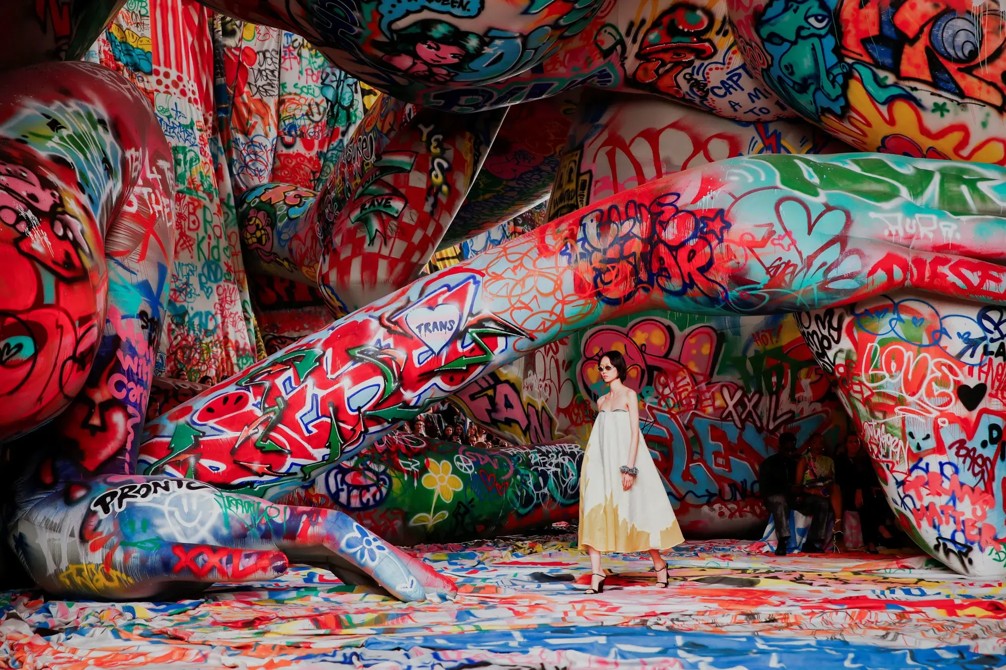 ‘Нарушай правила’: Дизайнеры идут на риск на Неделе моды в Милане