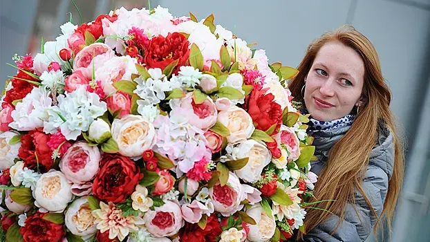 В преддверии 8 Марта на дорожных табло Москвы будут транслироваться праздничные поздравления.