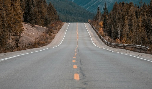 Выехал на встречную полосу через прерывистую линию разметки, а завершил маневр на сплошной