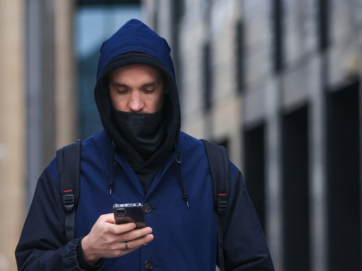 При поступлении вам денег от незнакомцев, радоваться не стоит. А как же быть ?