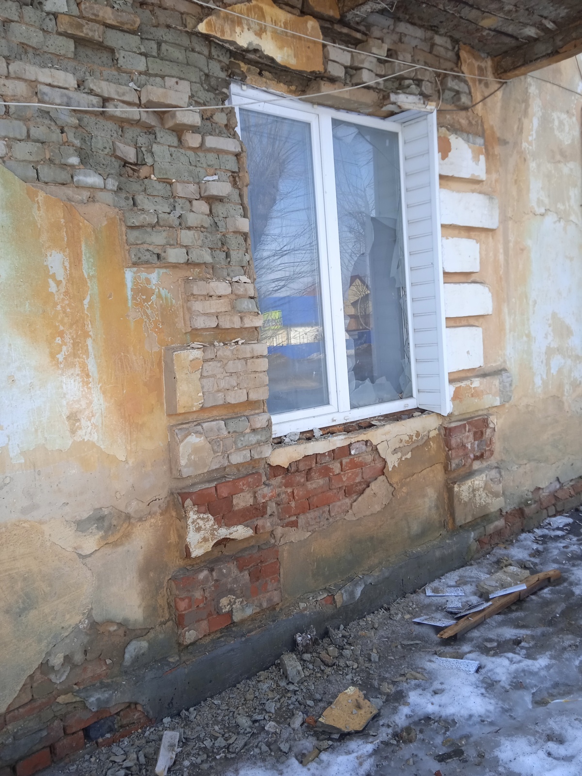 Ртищевские трущобы 21 века: почему управляющим компаниям проще смотреть как рушится дом, чем что- то делать.