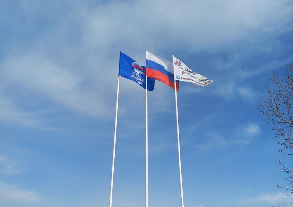 В селе Малокаховка Херсонской области обновили флаги!