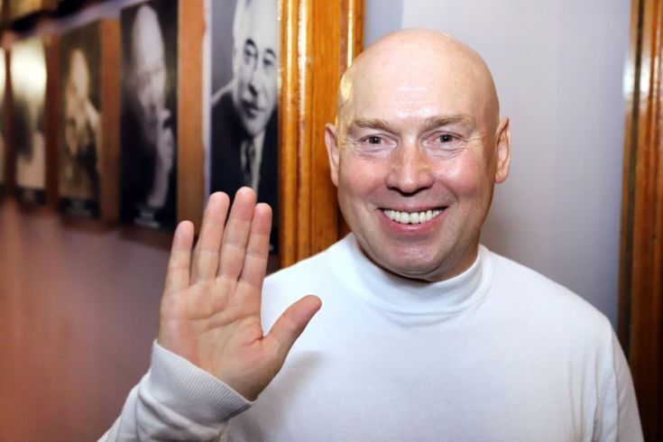 Народный артист России Виктор Сухоруков перенёс операцию на открытом сердце. Что с ним случилось?
