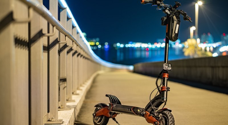 Поправки для самокатчиков. Минтранс подготовил изменения для признания водителями.